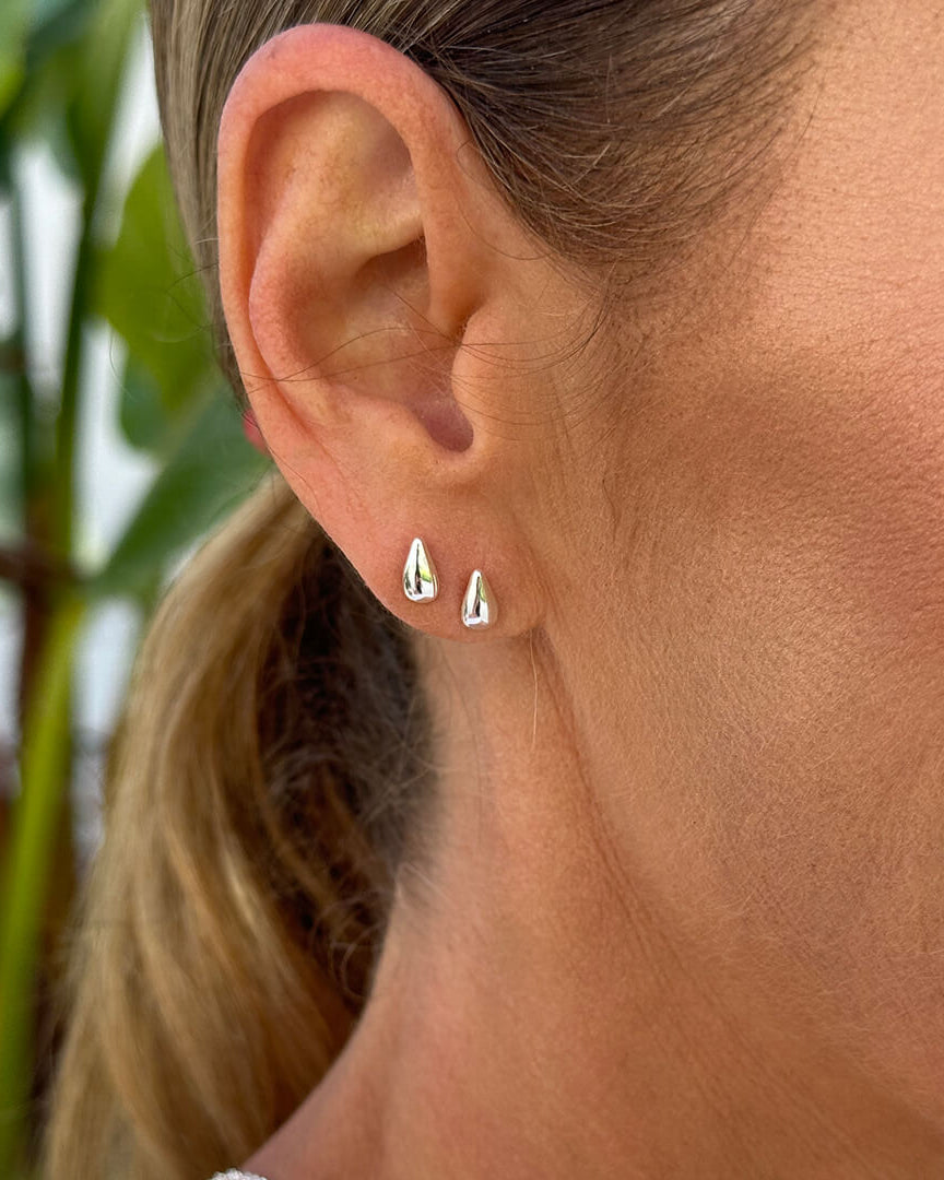 Curves Mini Silverörhängen By Sofia Wistam