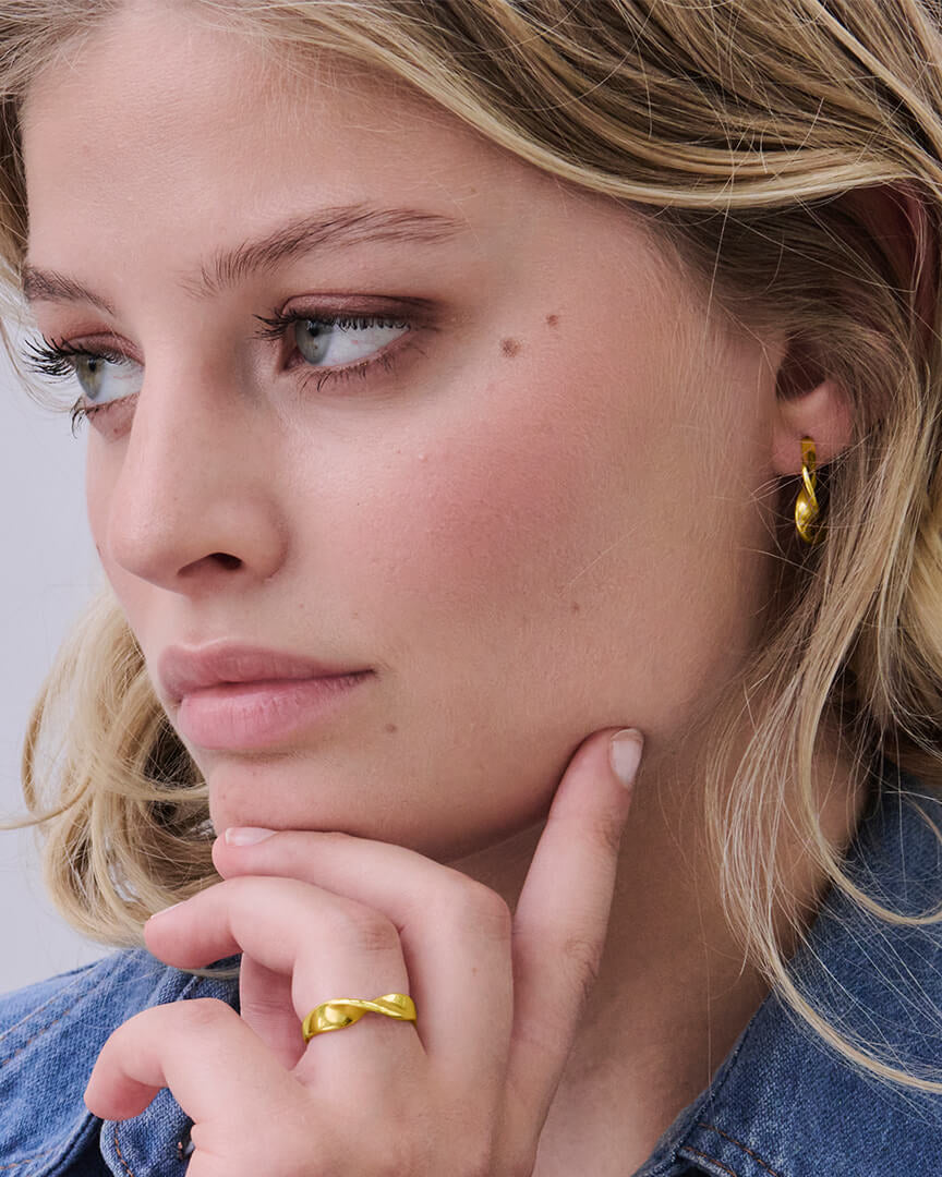 Twirl Small Guldörhängen By Sofia Wistam