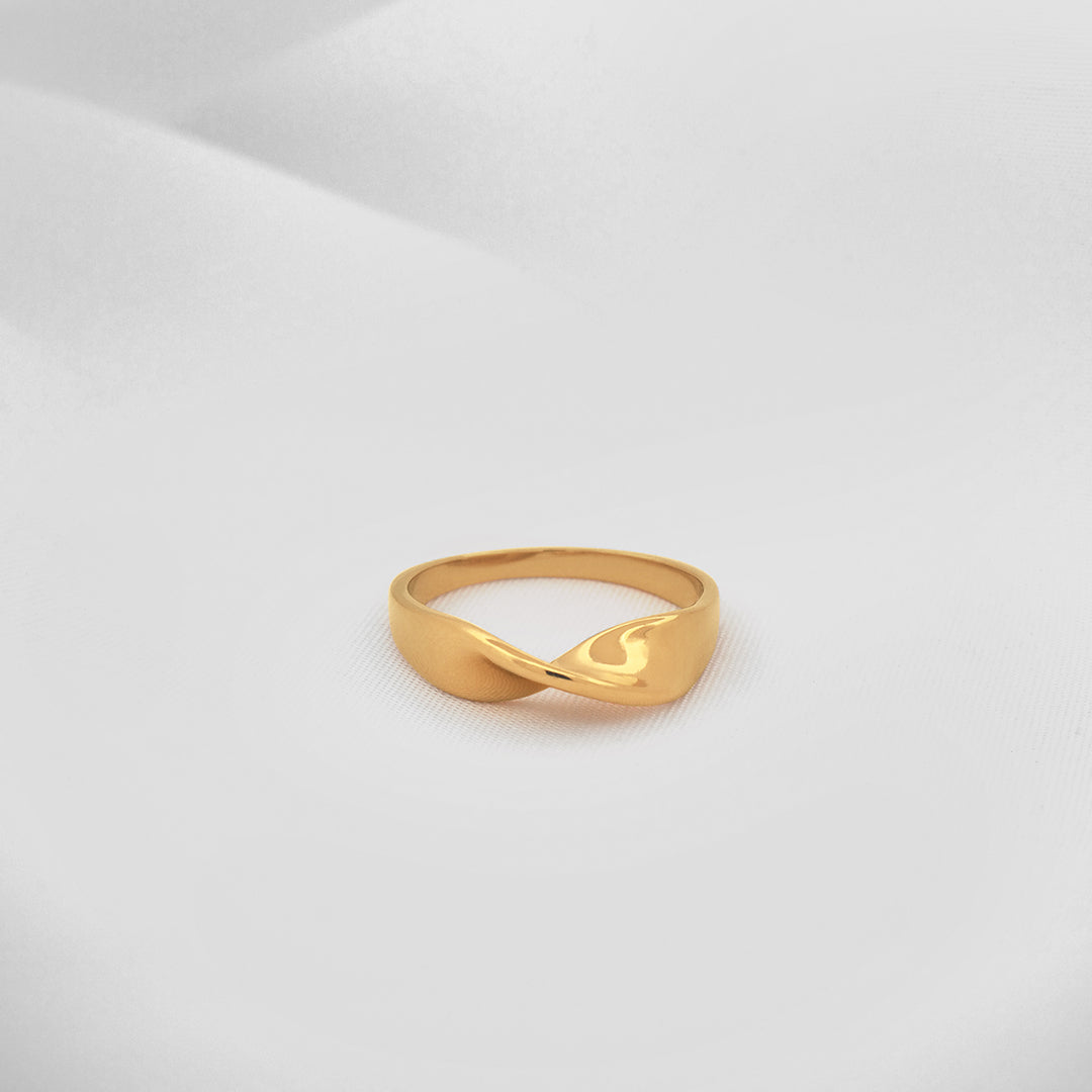 Twirl - Gold ring